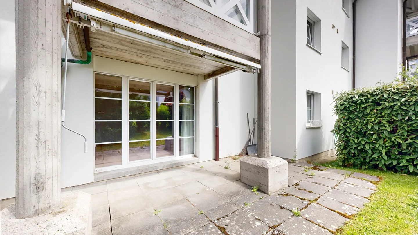 Appartement de jardin 4,5 pièces avec place de parking dans le Jura - Photo 10 sur 11