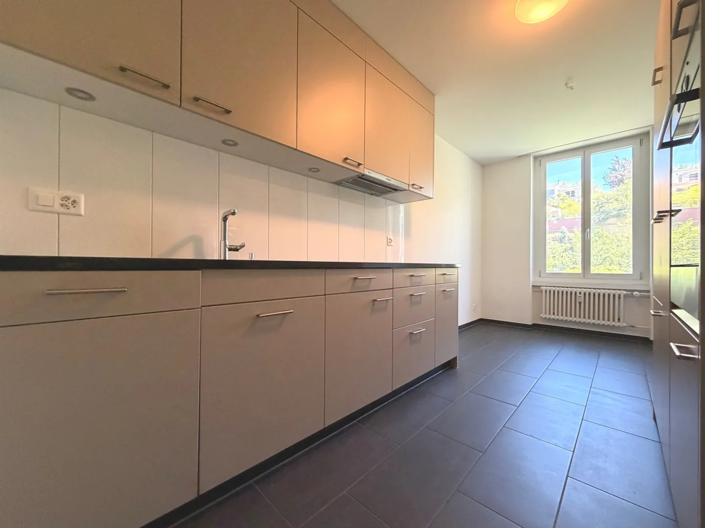 Charming 3-Room Apartment - Photo 2 of 11