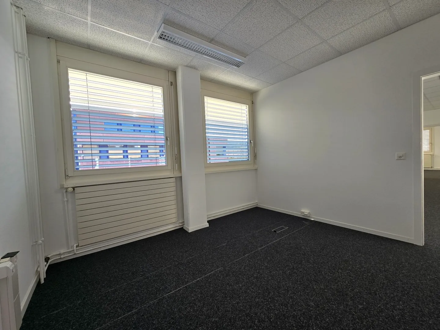 Office space for rent - Photo 4 of 11