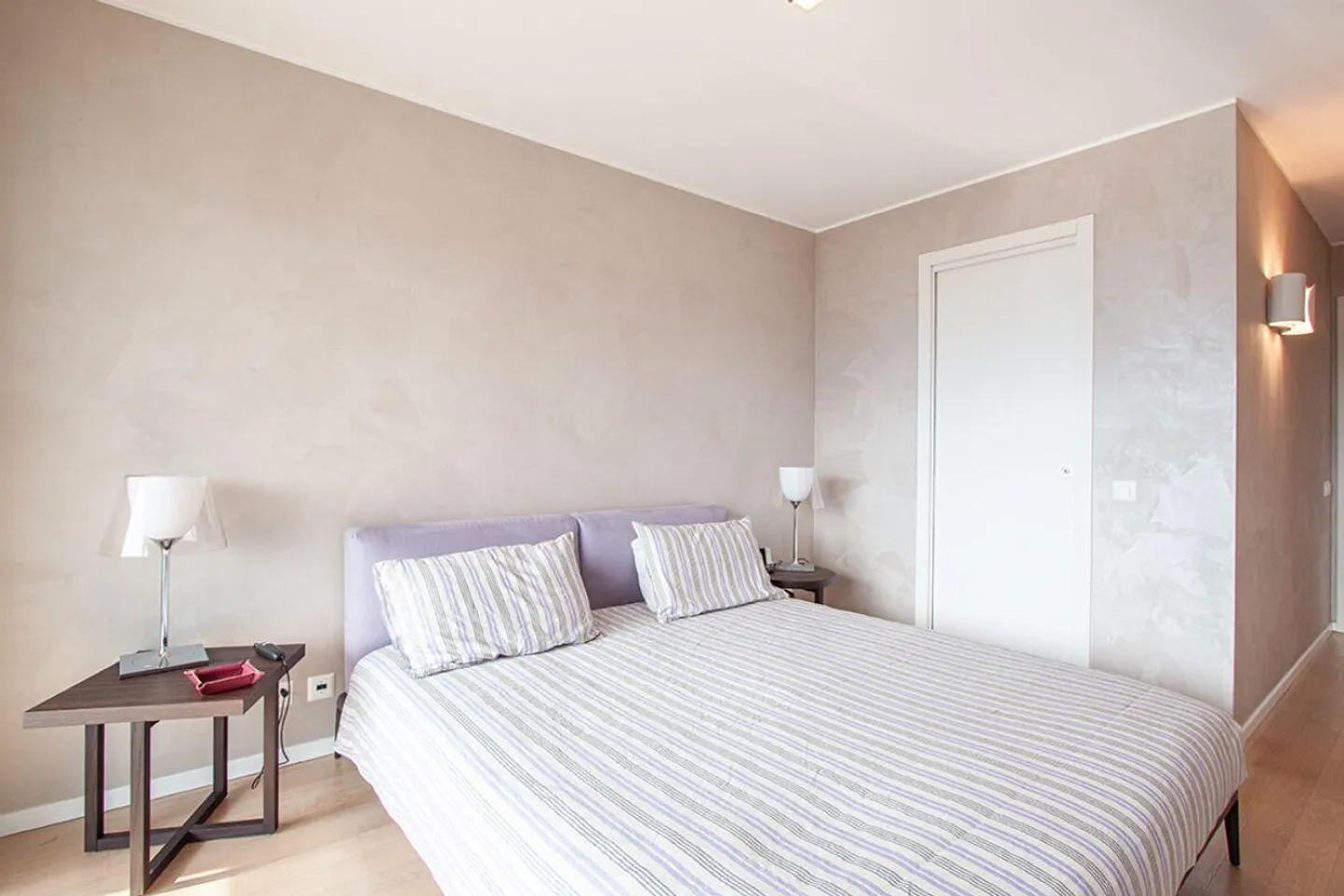 Apartment with high-quality furnishings in the renowned residential complex 'Elos Park' - Photo 4 of 17