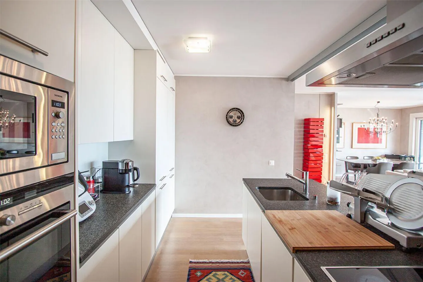 Apartment with high-quality furnishings in the renowned residential complex 'Elos Park' - Photo 5 of 17