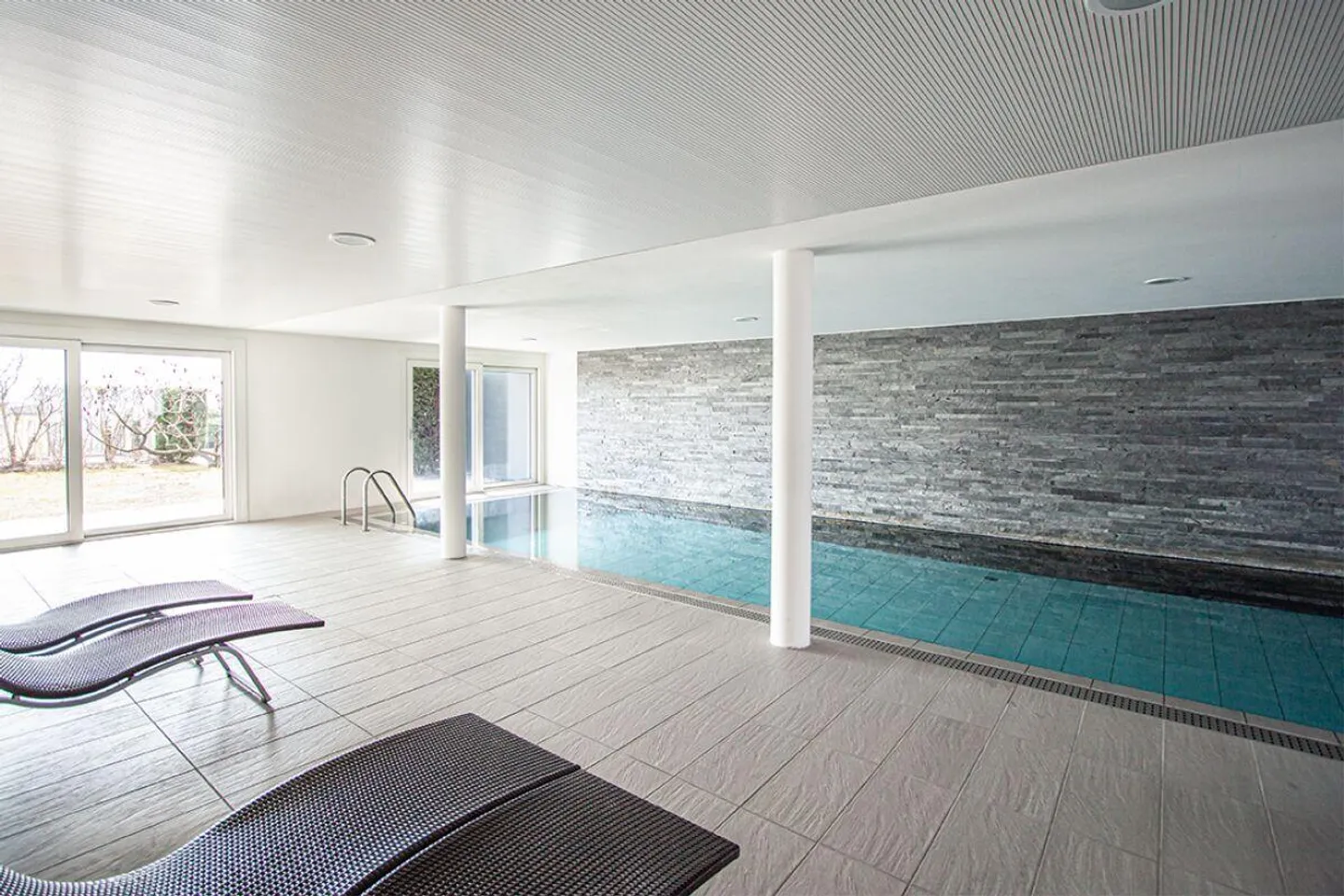 Apartment with high-quality furnishings in the renowned residential complex 'Elos Park' - Photo 8 of 17