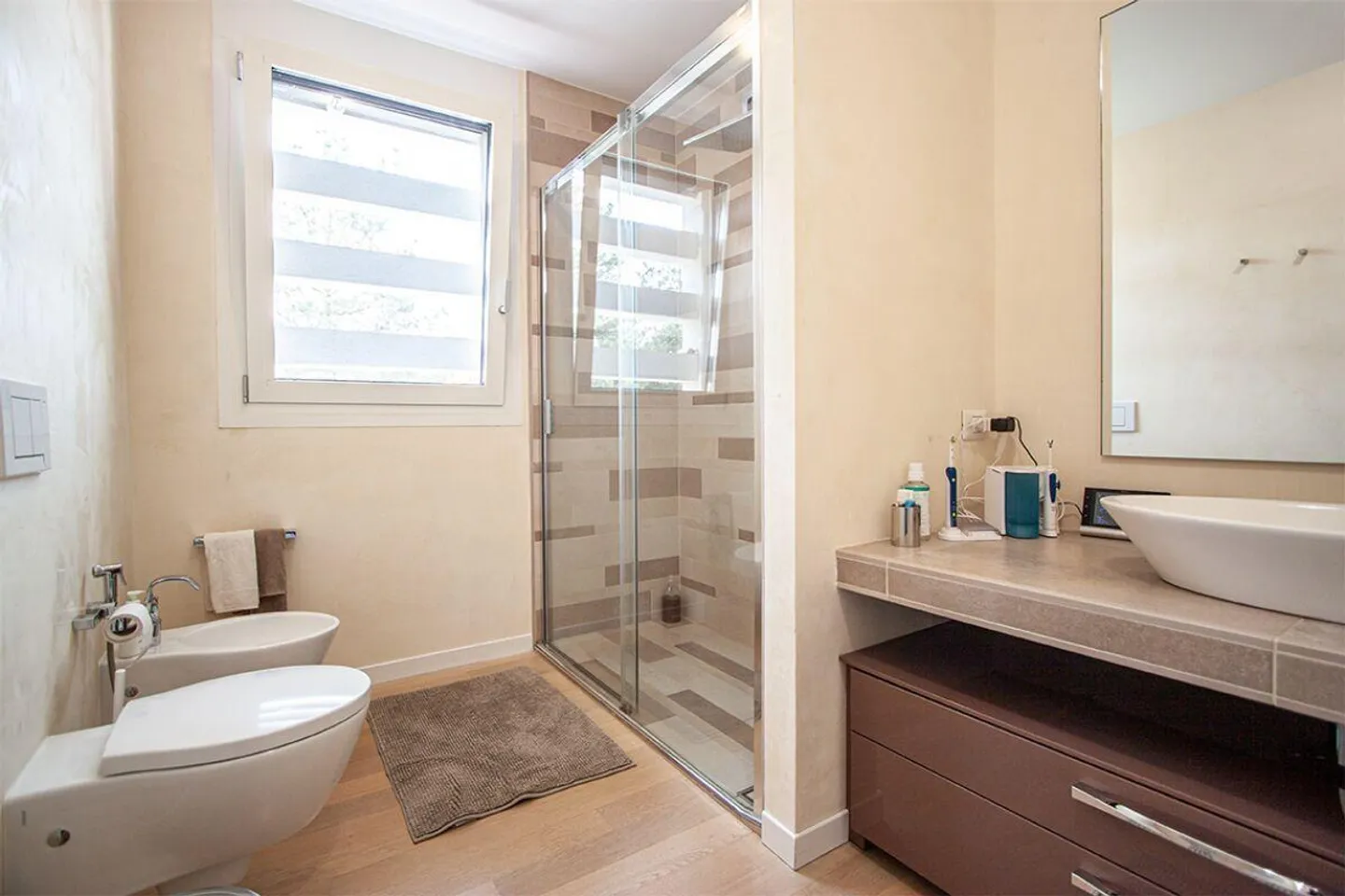Apartment with high-quality furnishings in the renowned residential complex 'Elos Park' - Photo 10 of 17