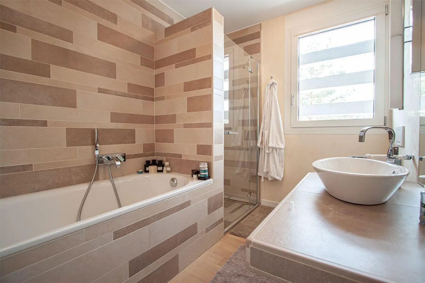 Apartment with high-quality furnishings in the renowned residential complex 'Elos Park' - Photo 11 of 17