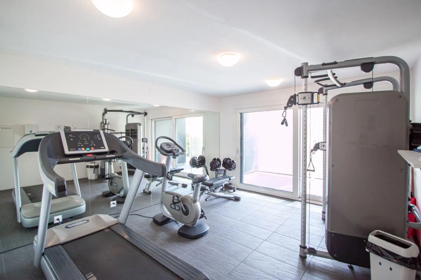Apartment with high-quality furnishings in the renowned residential complex 'Elos Park' - Photo 14 of 17