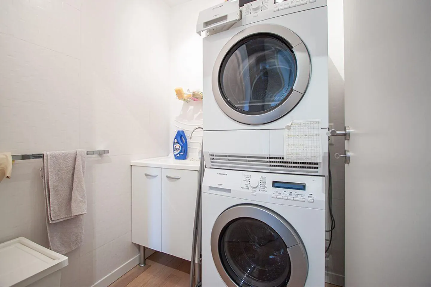 Apartment with high-quality furnishings in the renowned residential complex 'Elos Park' - Photo 13 of 17