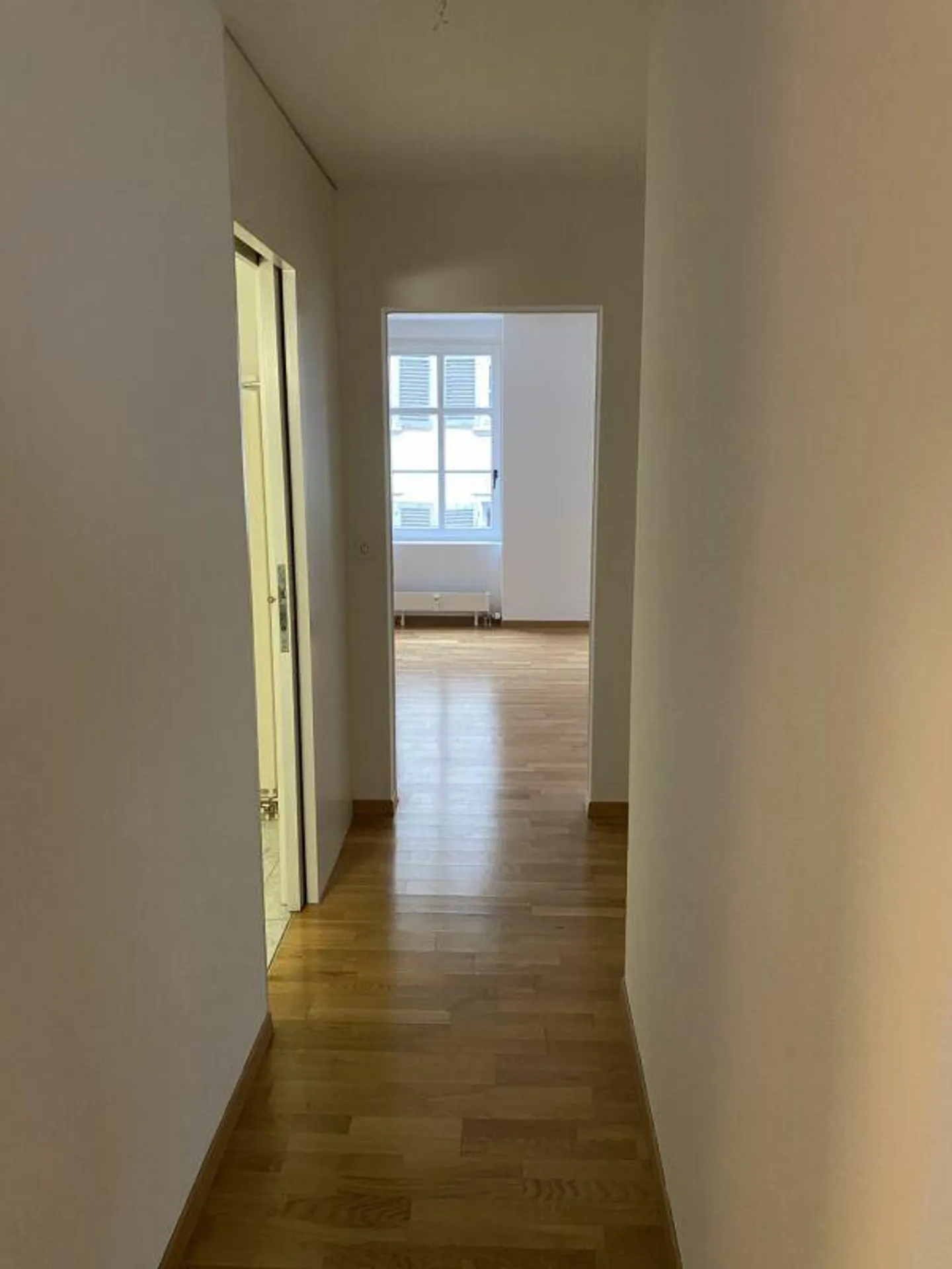 Appartamento singolo in centro - limitato fino al 31.03.2027 - Foto 4 di 9