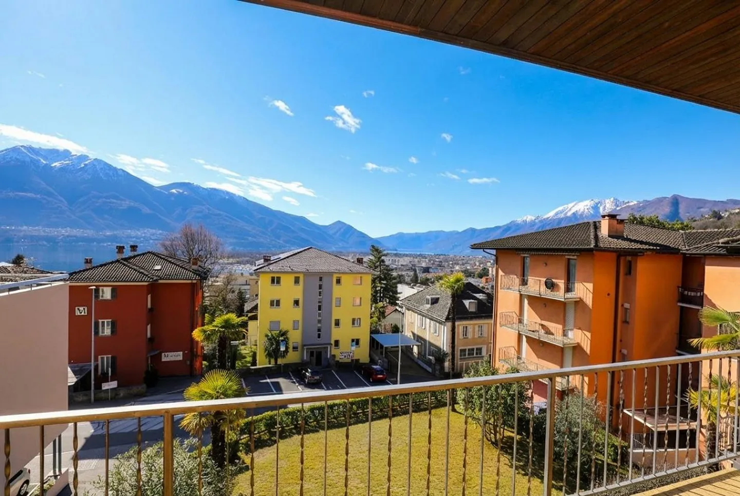 Luminosa maisonette di 4.5/5.5 locali con vista lago, balconi e ascensore (poss. seconda casa) - Foto 1 di 20