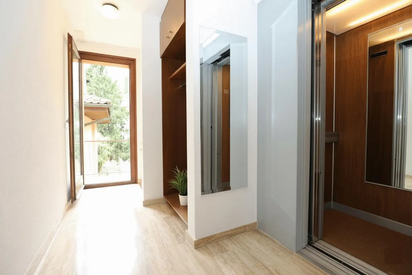 Luminosa maisonette di 4.5/5.5 locali con vista lago, balconi e ascensore (poss. seconda casa) - Foto 11 di 20