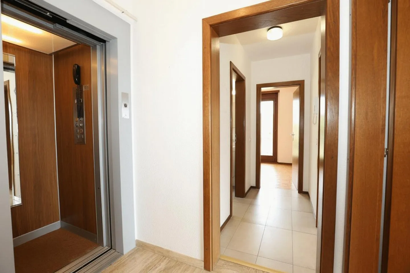 Luminosa maisonette di 4.5/5.5 locali con vista lago, balconi e ascensore (poss. seconda casa) - Foto 12 di 20