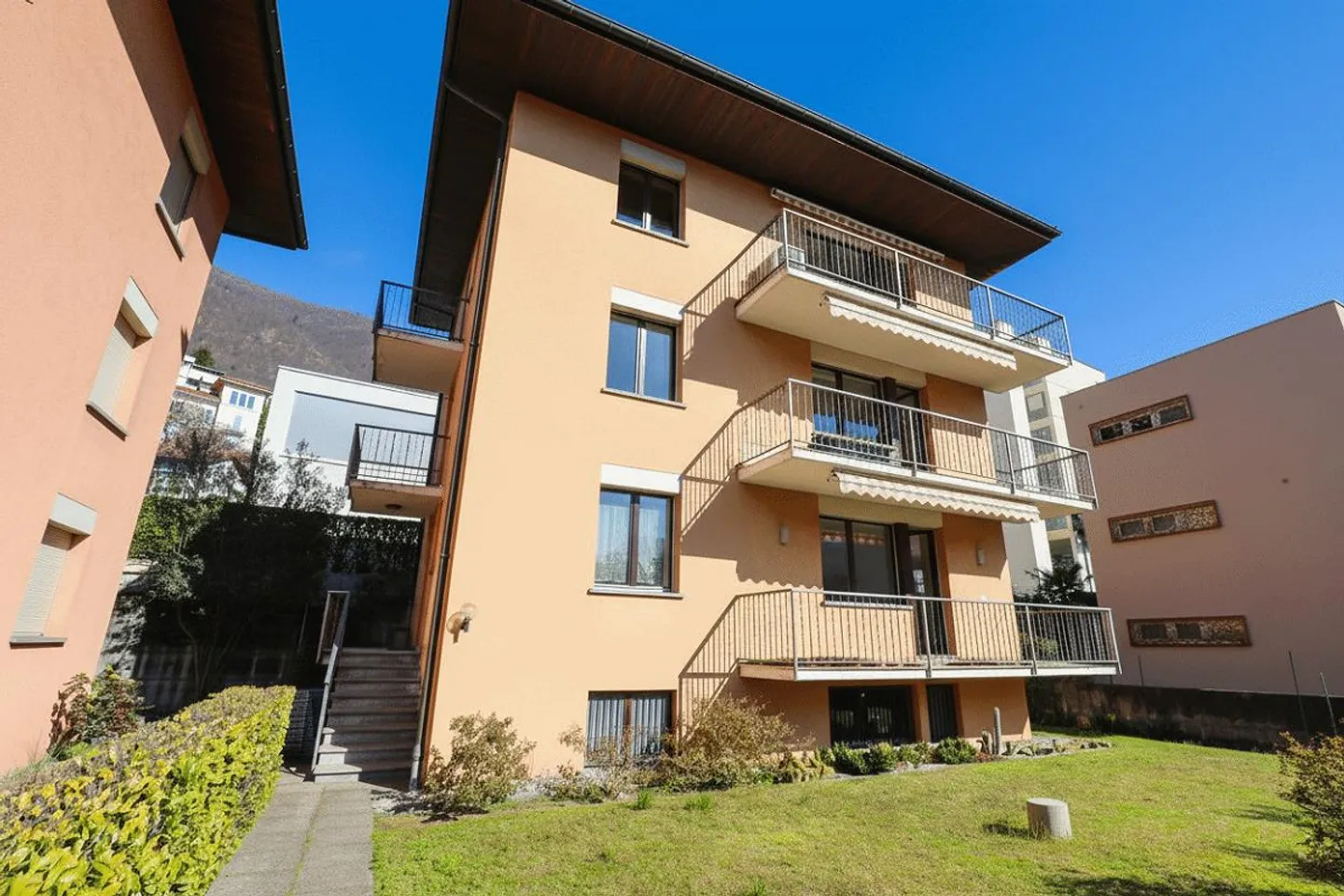 Luminosa maisonette di 4.5/5.5 locali con vista lago, balconi e ascensore (poss. seconda casa) - Foto 18 di 20