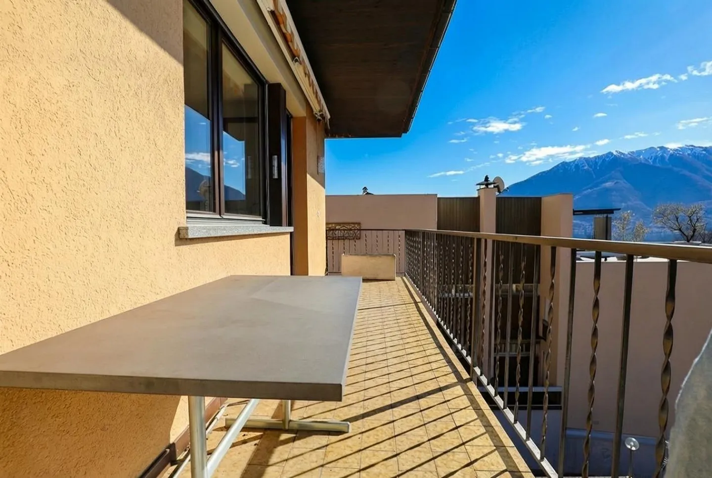 Luminosa maisonette di 4.5/5.5 locali con vista lago, balconi e ascensore (poss. seconda casa) - Foto 2 di 20