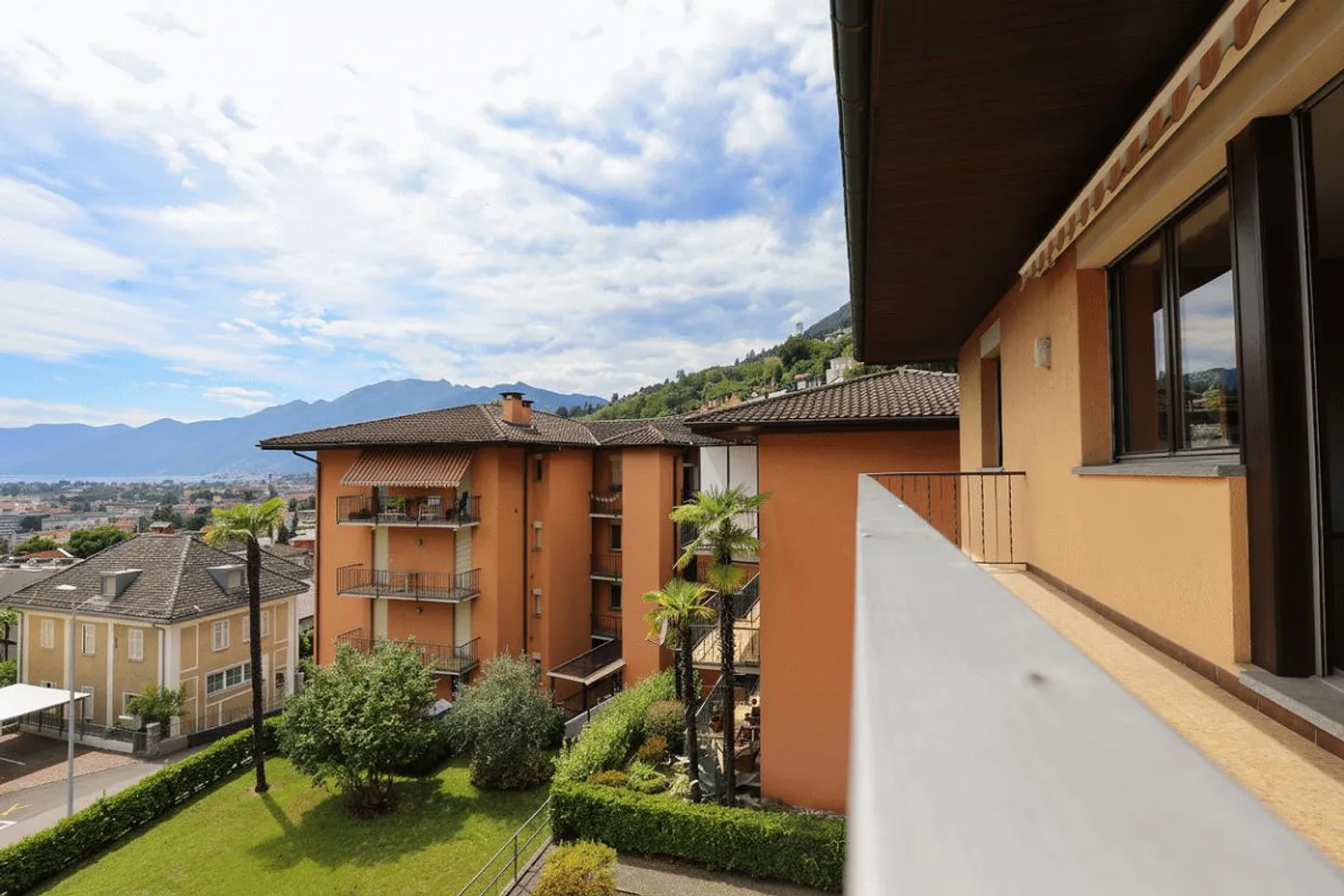 Luminosa maisonette di 4.5/5.5 locali con vista lago, balconi e ascensore (poss. seconda casa) - Foto 3 di 20