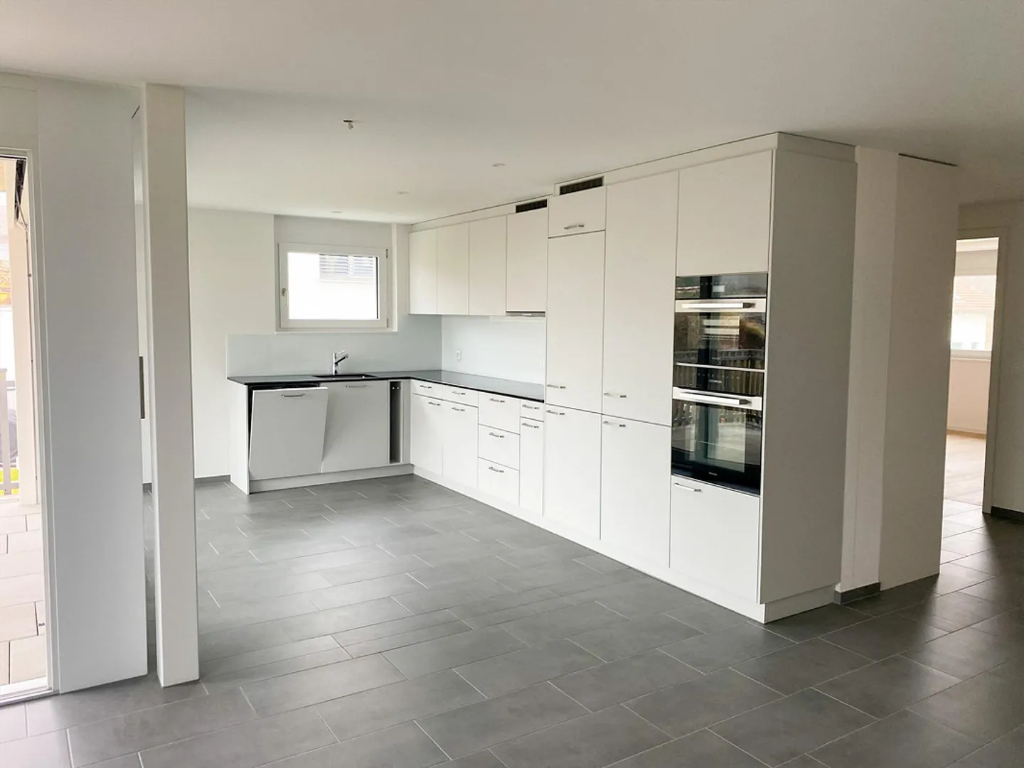 Attractive apartment in a quiet location  Living with comfort - Photo 2 of 12