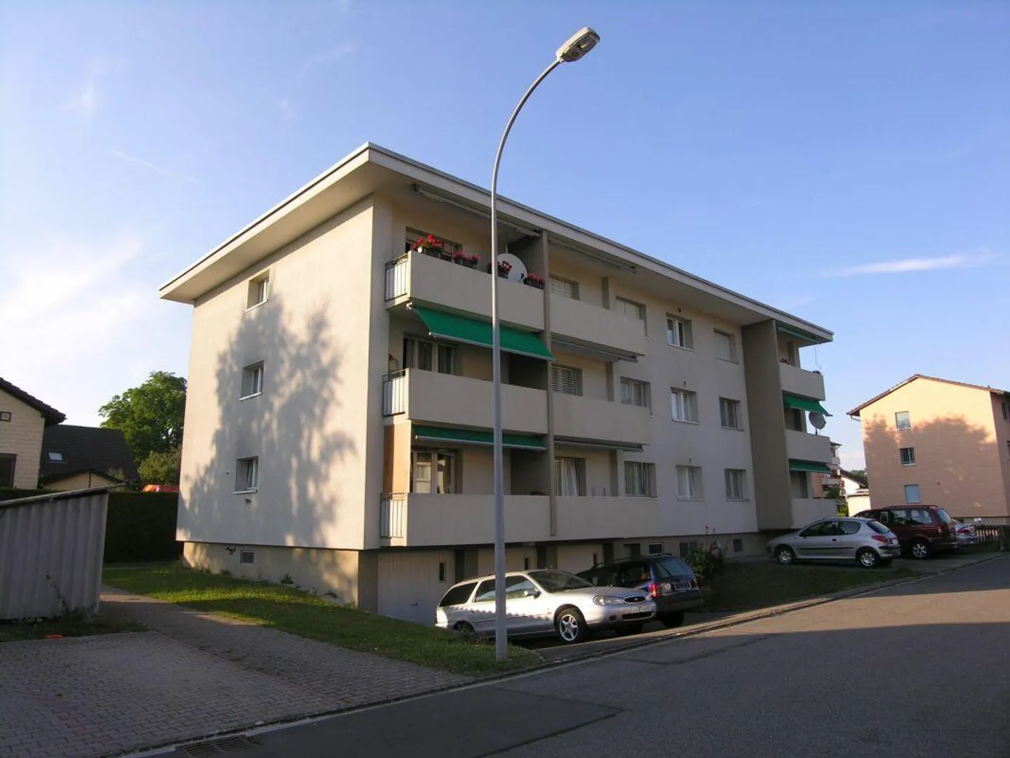 Outdoor parking space for rent - Photo 1 of 2