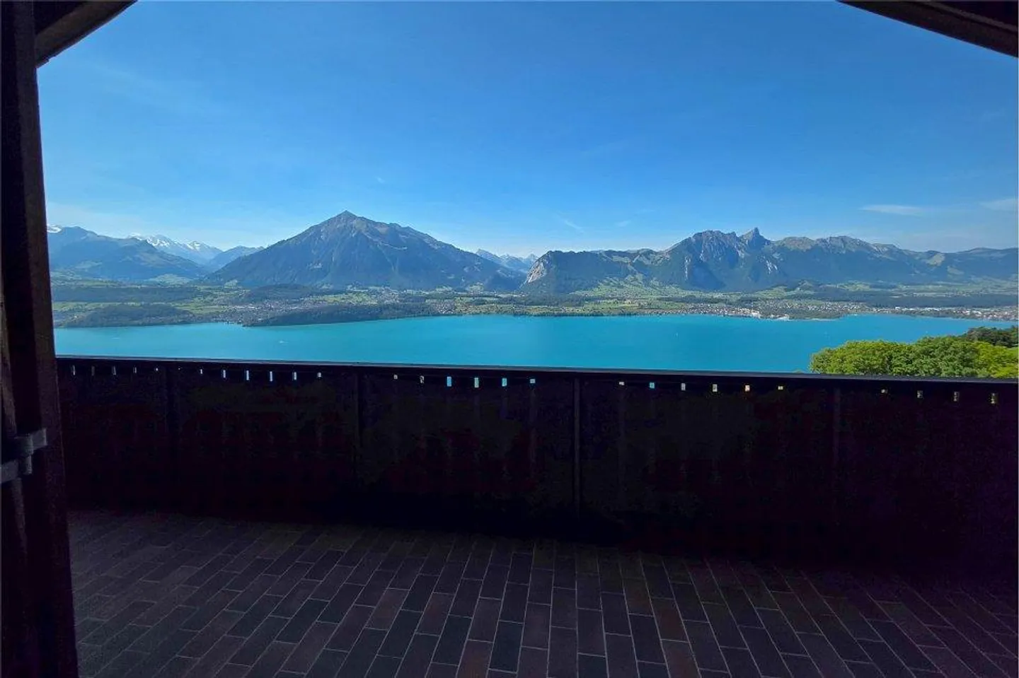 Il tuo nido d'aquila sopra il lago di Thun – qui vivi al di sopra delle cose, con sole, tranquillità e vista illimitata. - Foto 1 di 13