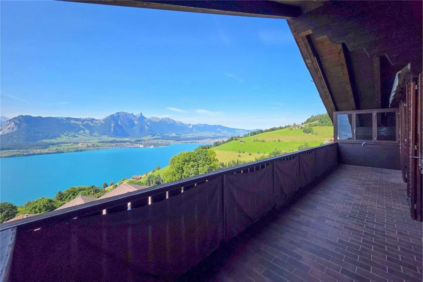 Il tuo nido d'aquila sopra il lago di Thun – qui vivi al di sopra delle cose, con sole, tranquillità e vista illimitata. - Foto 3 di 13