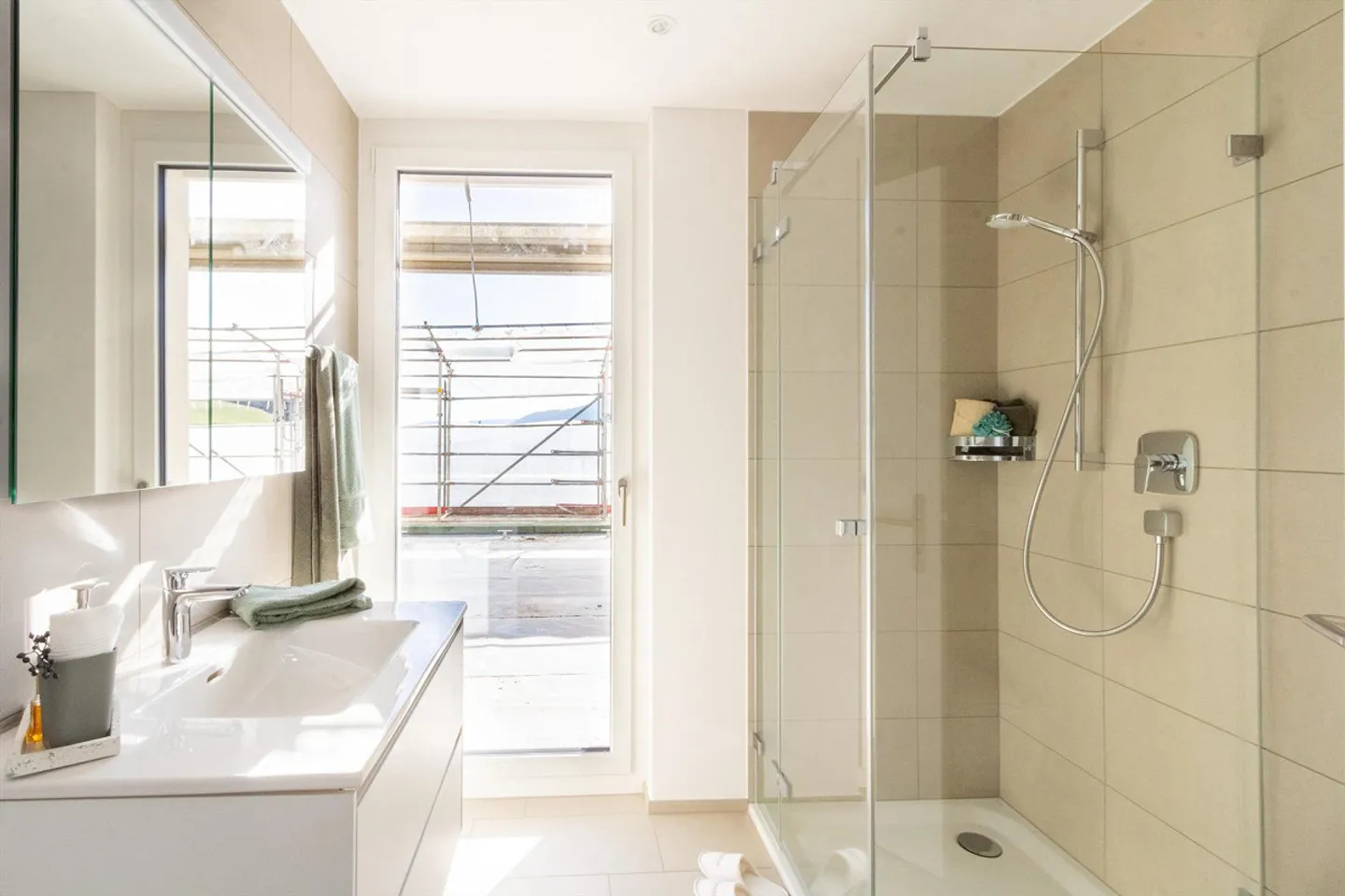 Modern 3.5-room apartment on the 1st floor in a new building - Photo 4 of 8