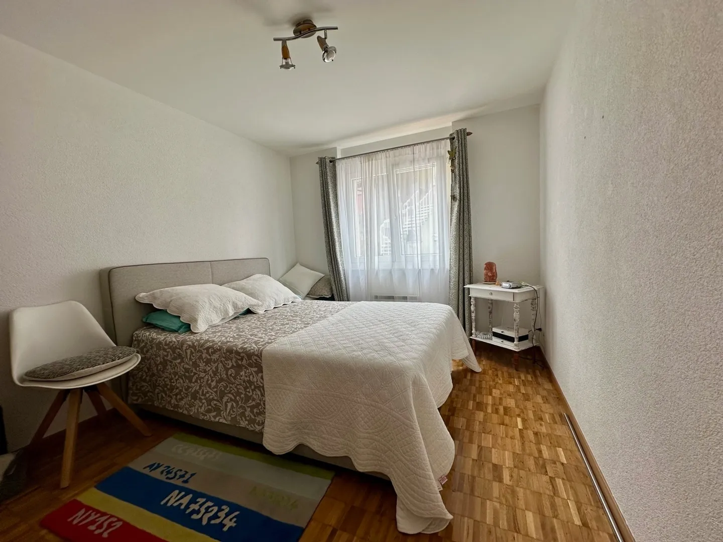 Appartement lumineux avec quatre pièces et demie au centre du village - Photo 4 sur 16