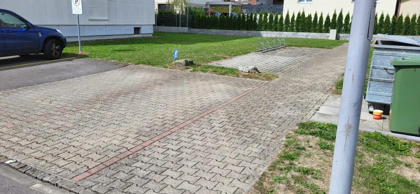 Outdoor parking space for rent - Photo 2 of 2