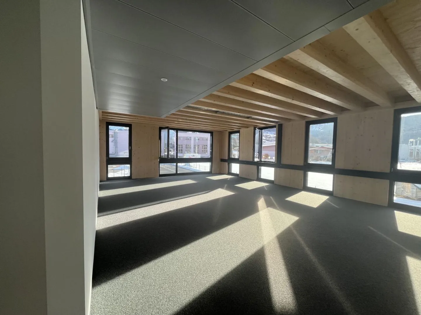 Espace mixte moderne - Photo 3 sur 9