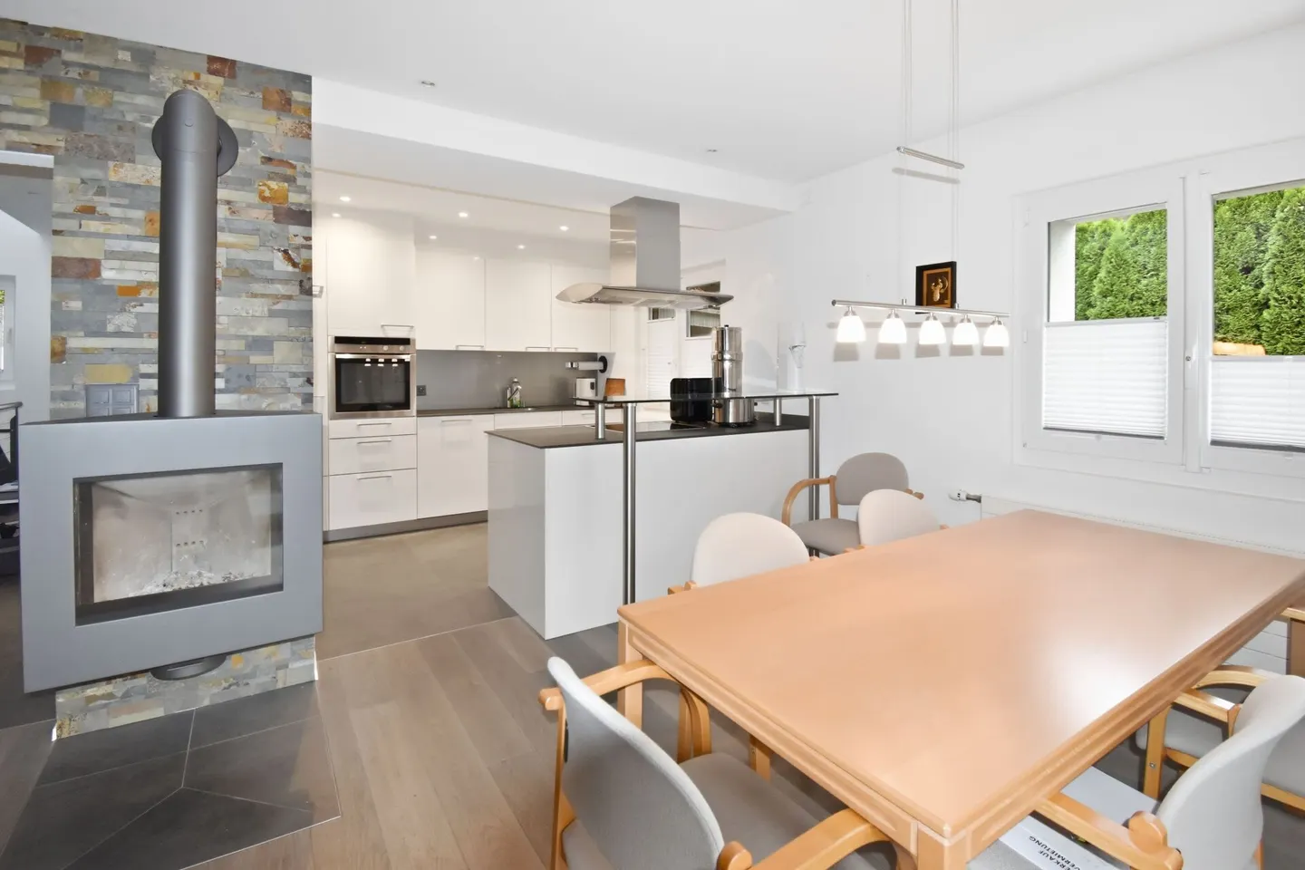 Tanto spazio per nuove idee - Casa bifamiliare con ampio spazio circostante - Foto 3 di 19