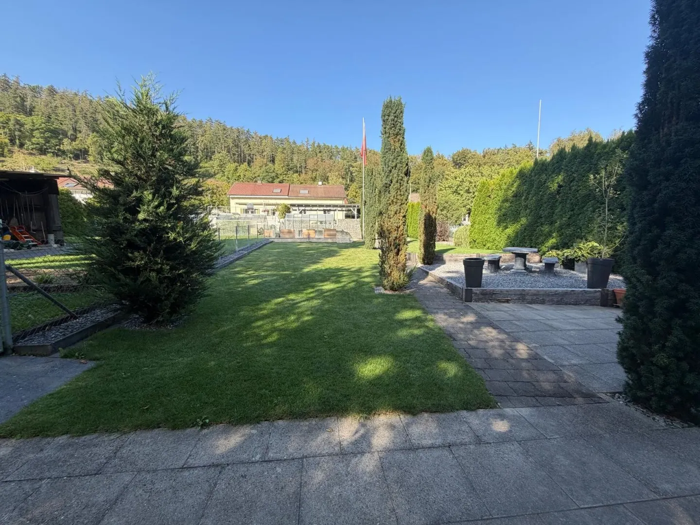 Tanto spazio per nuove idee - Casa bifamiliare con ampio spazio circostante - Foto 4 di 19