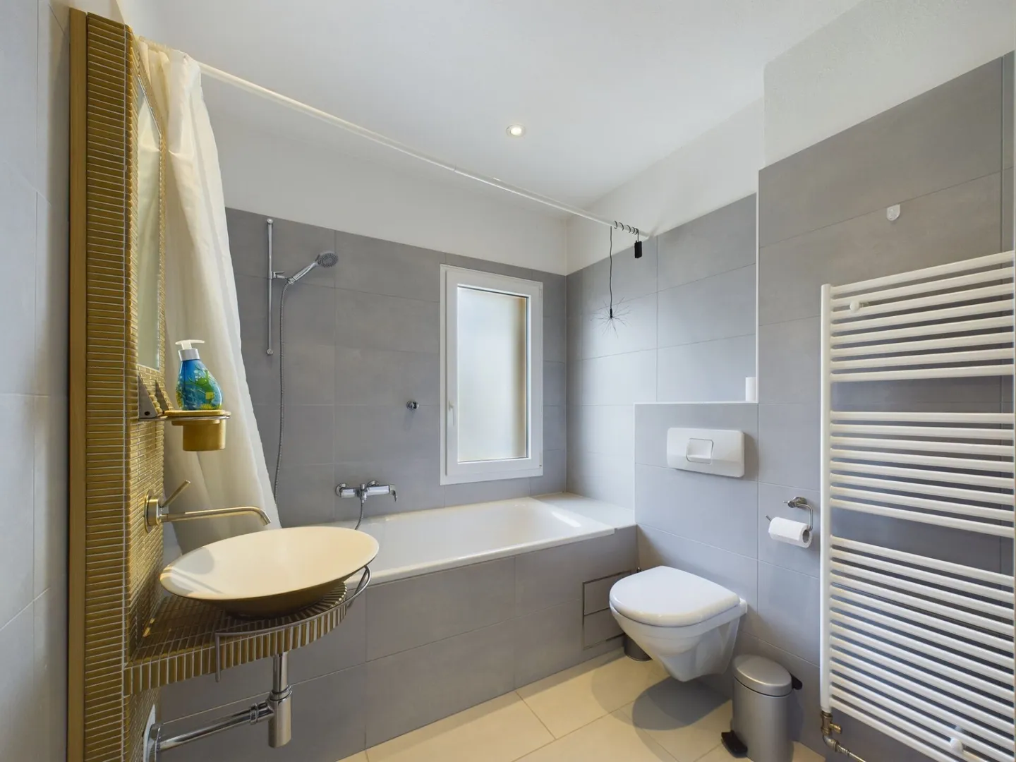 Elegant building of 3 units in the heart of Curio rented - mixed residential/commercial - Photo 11 of 17