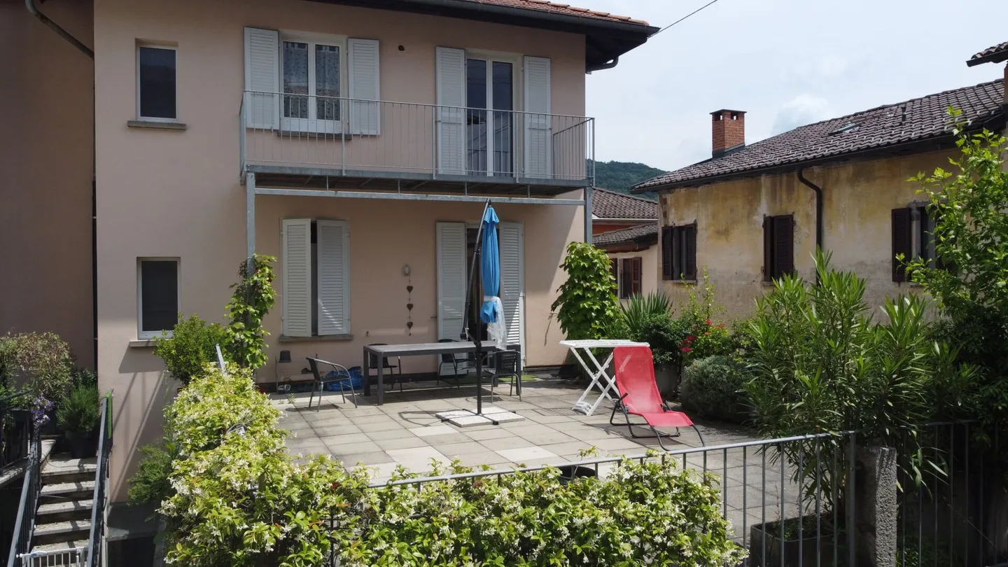 Elegant building of 3 units in the heart of Curio rented - mixed residential/commercial - Photo 12 of 17