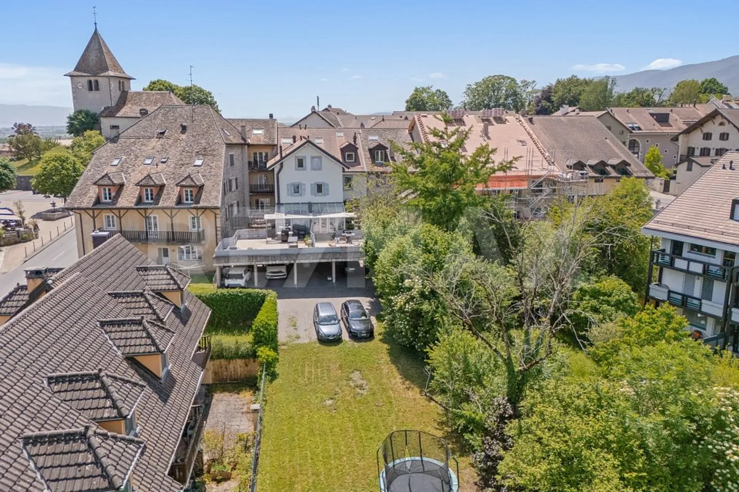 Au centre du village: 207 m² habitables, 5,5 pièces - Photo 1 sur 13