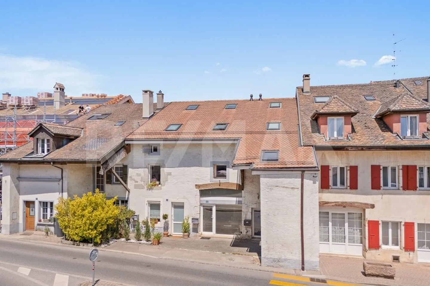 Au centre du village: 207 m² habitables, 5,5 pièces - Photo 2 sur 13