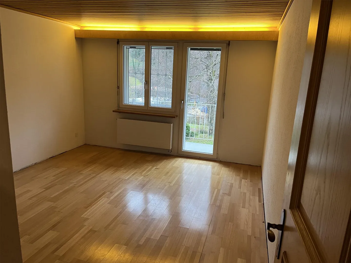 Maison individuelle de 6 pièces avec grand jardin et 2 garages - Photo 4 sur 9