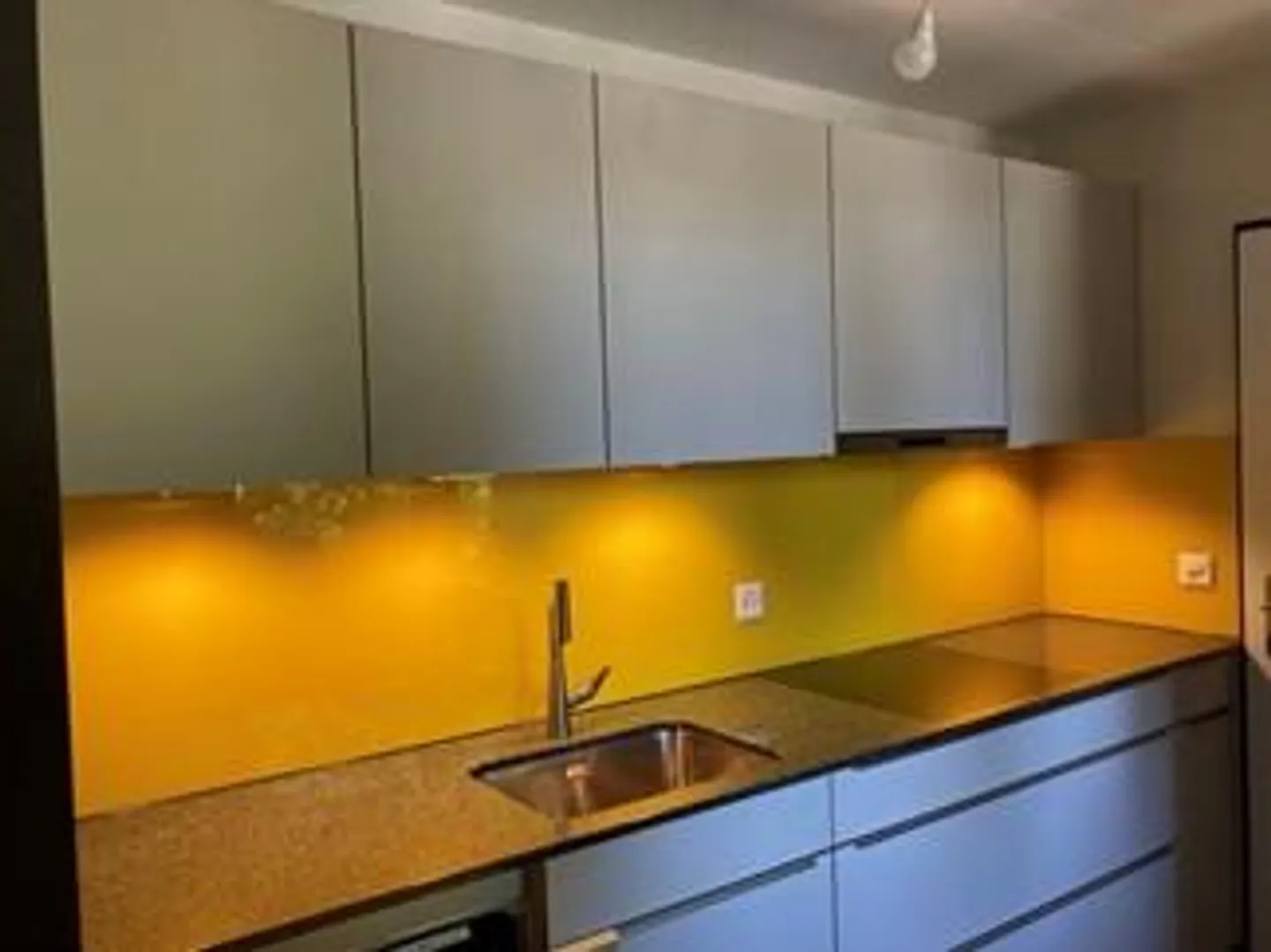 Moderne, appartement 2.5 pièces entièrement rénové - Photo 2 sur 5