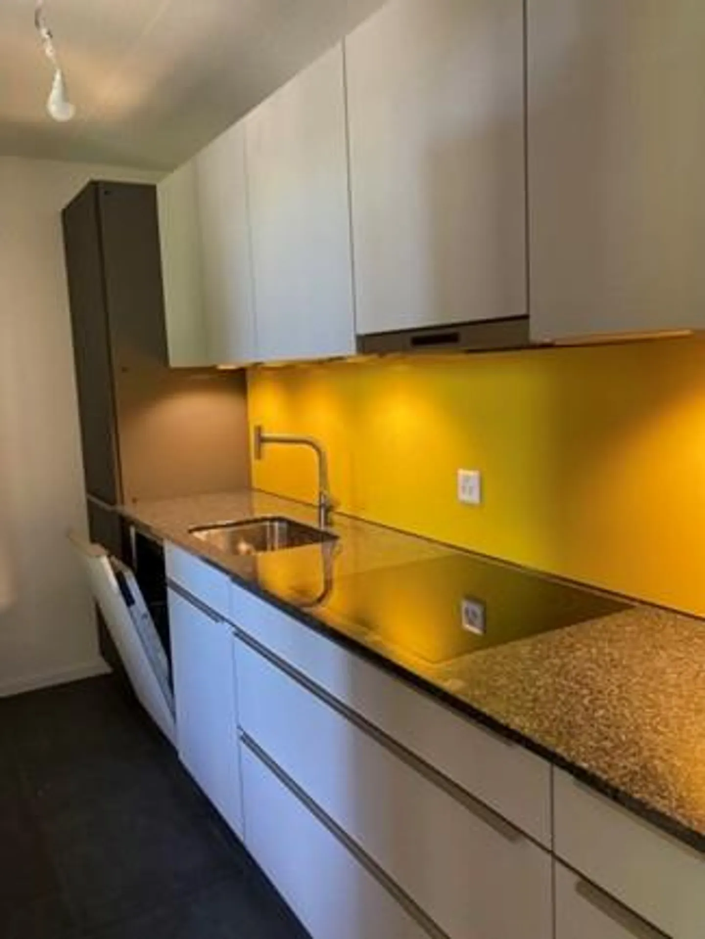 Moderne, appartement 2.5 pièces entièrement rénové - Photo 3 sur 5