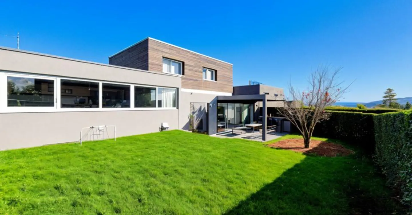 Exclusively: The Contemporary Villa with Mountain View, Bellevue - Photo 2 of 5