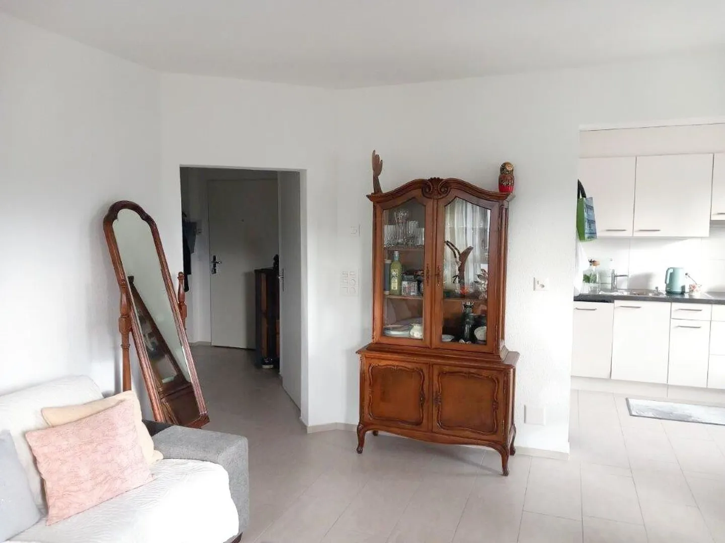 Appartamento arredato di 2,5 locali con balcone - Foto 3 di 11
