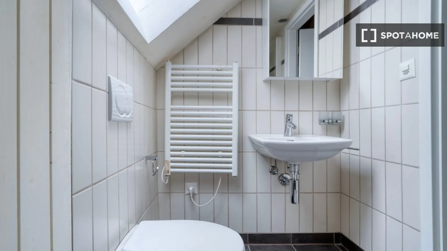 Entdecke, besichtige und miete dein neues Zuhause online mit vollem Vertrauen. - Foto 9 von 11