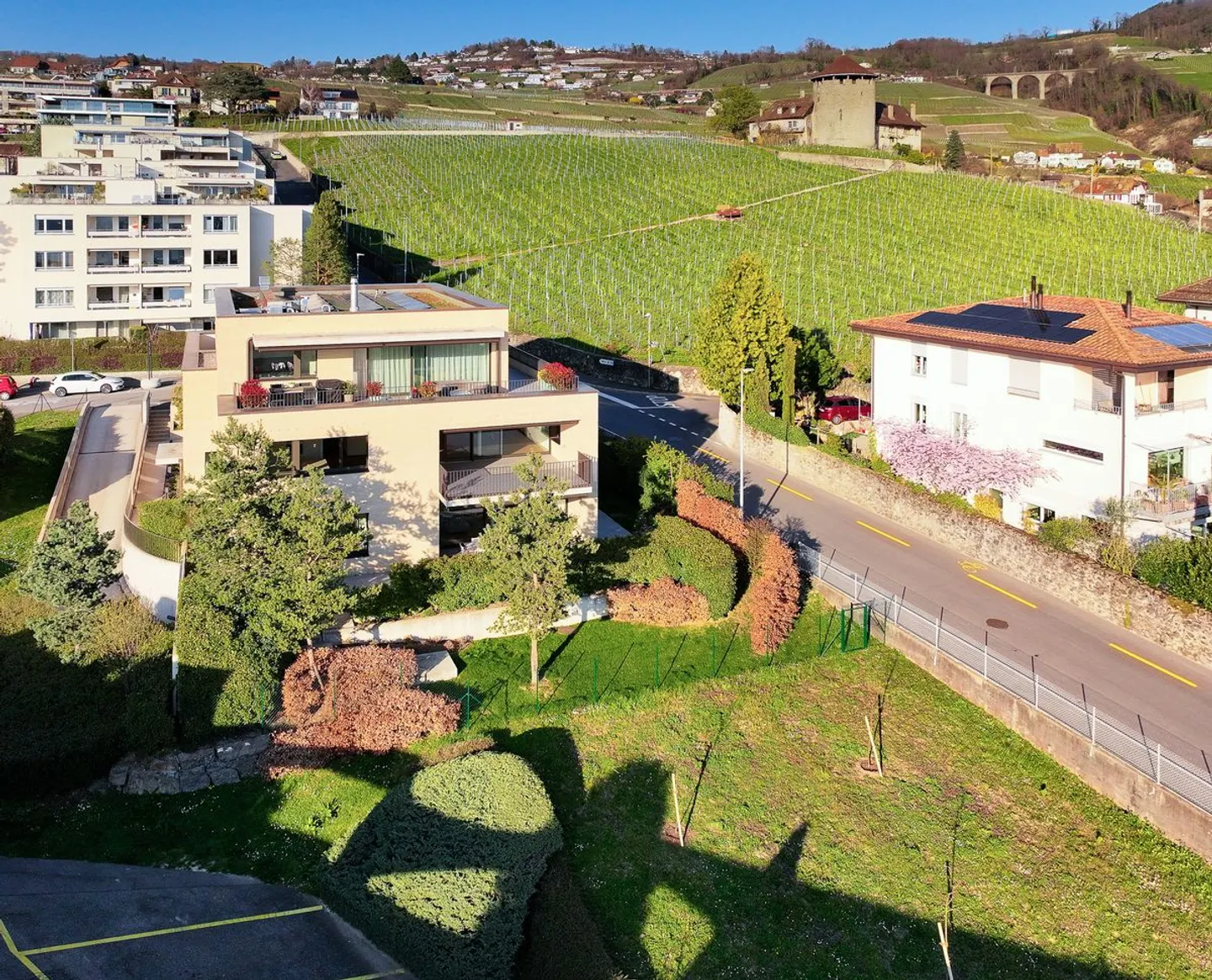 Luxury Apartment near Lake Geneva - Photo 2 of 13