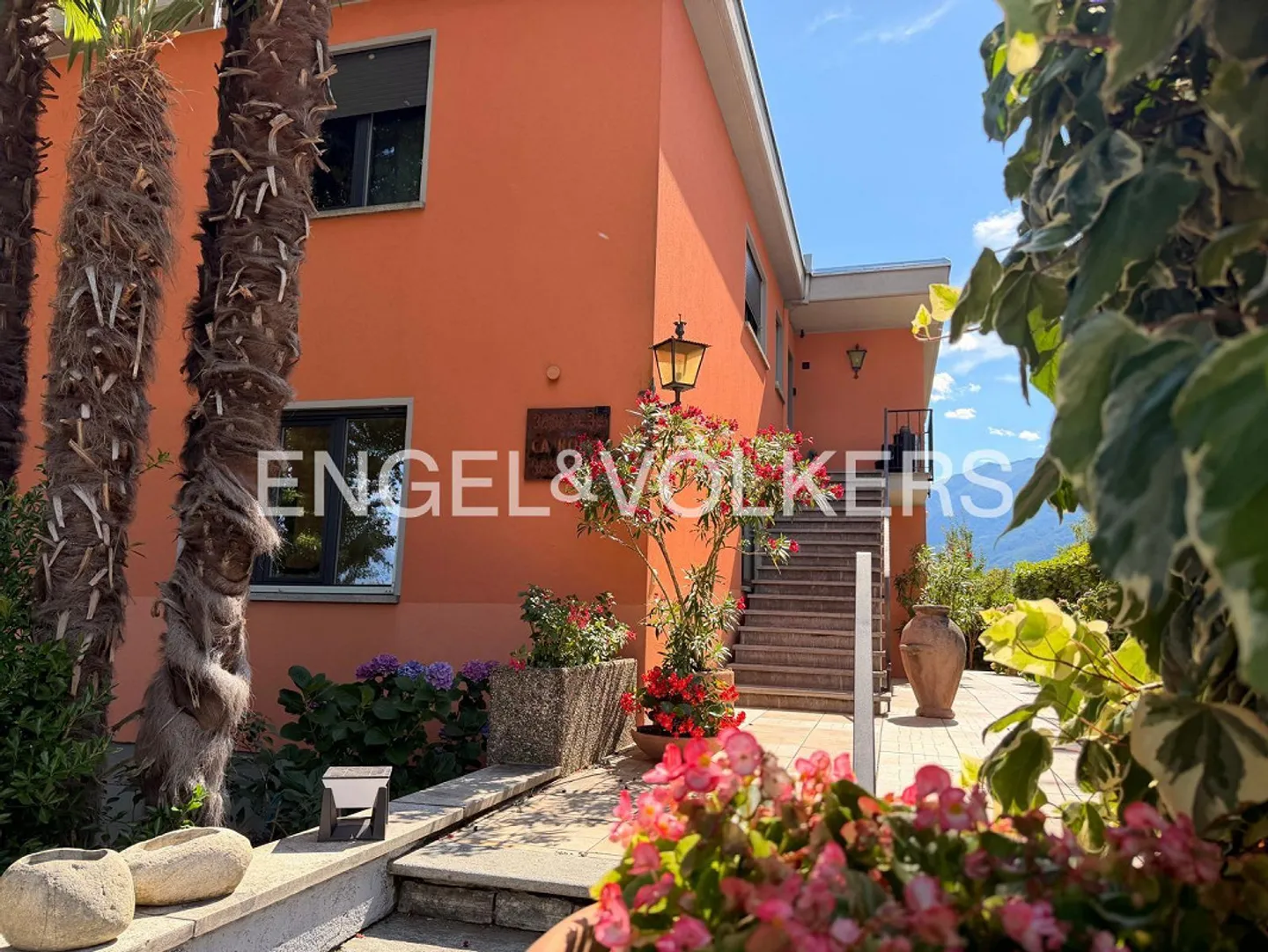 Garden apartment with outdoor pool (62b) - Photo 2 of 15
