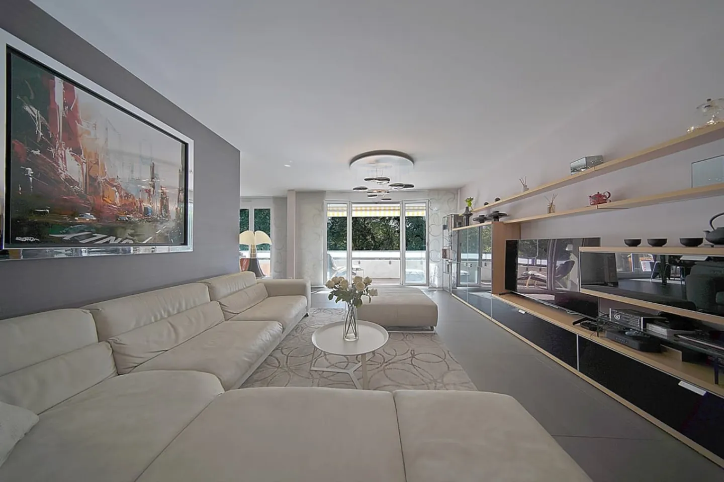 Ampio appartamento con 3 camere, belle finiture - Foto 2 di 13
