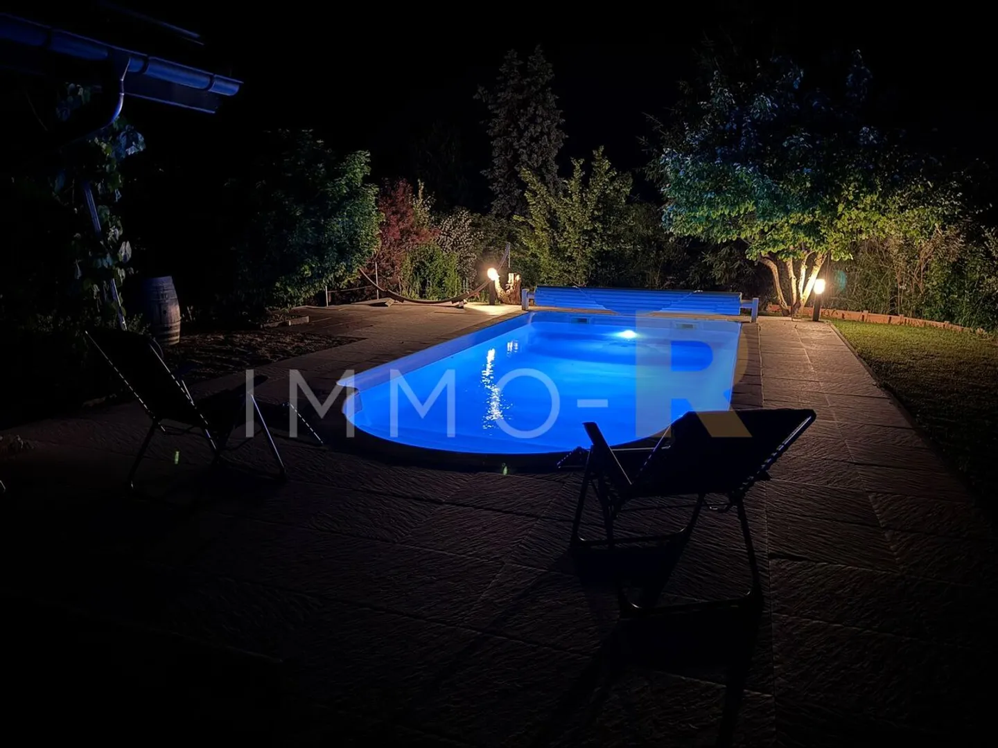 Magnificent 7.5-room villa with heated pool - Photo 4 of 12