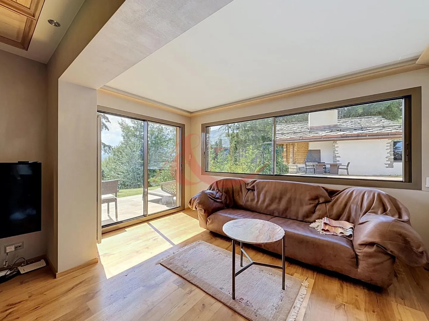 Your extraordinary refuge in the heart of Crans! - Photo 4 of 13