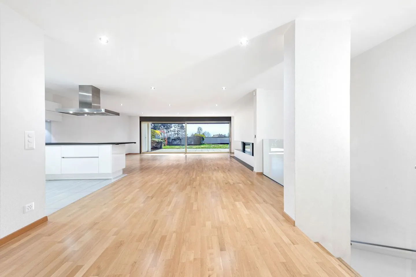 Elegant Family Apartment in Quiet Area - Photo 4 of 10