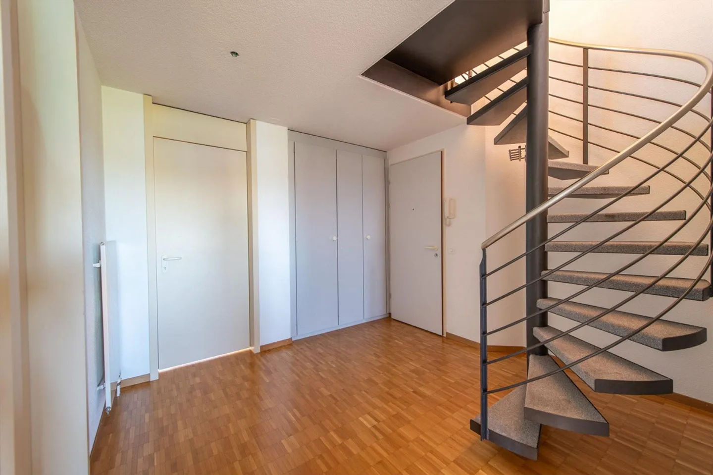 Duplex-Highlight con Lavatrice, Ripostiglio & Camino - Foto 7 di 13