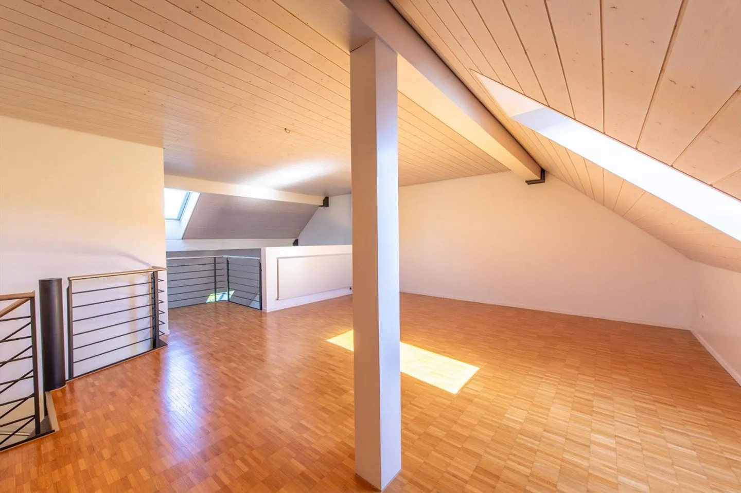 Duplex-Highlight con Lavatrice, Ripostiglio & Camino - Foto 9 di 13