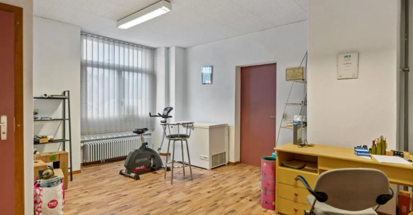 Reihenhaus mit gewerblichen Flächen und großer Terrasse - Foto 9 von 12