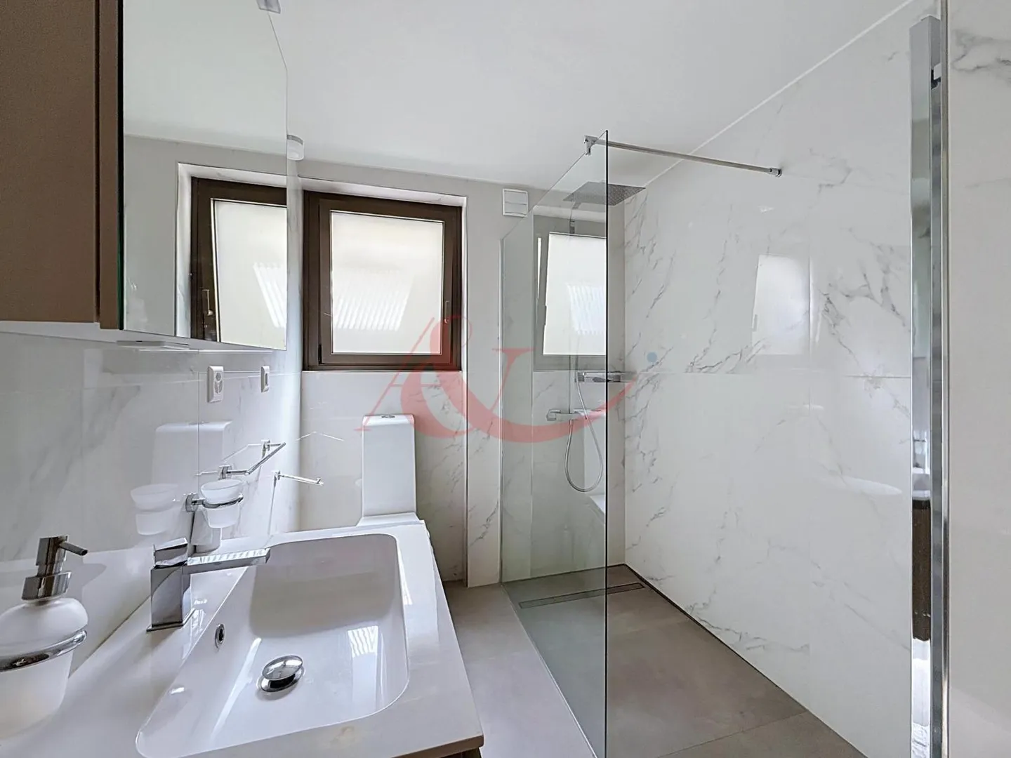 Your extraordinary refuge in the heart of Crans! - Photo 11 of 13