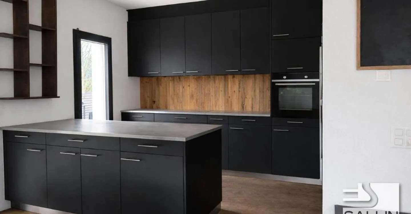 Industrial hall of approx. 445 m² with 5½ room apartment - Photo 2 of 11