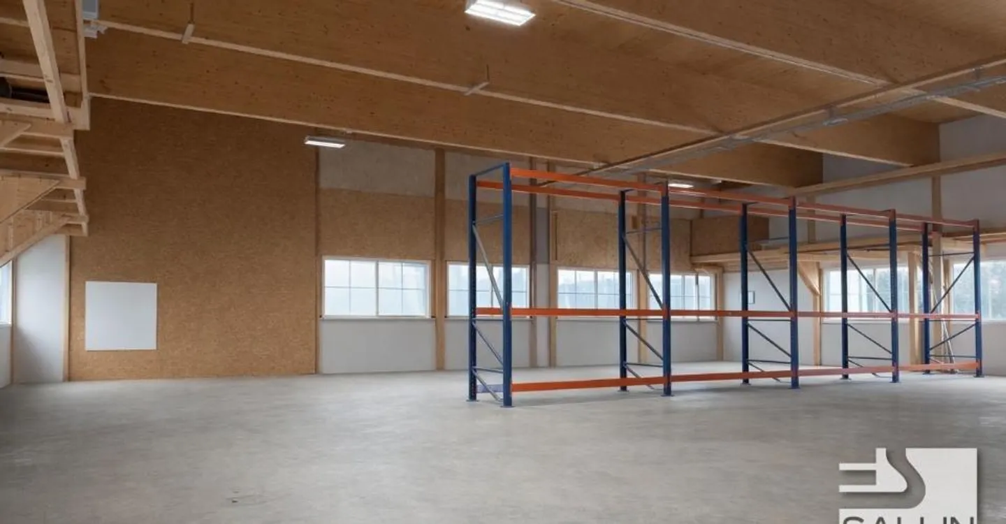 Industrial hall of approx. 445 m² with 5½ room apartment - Photo 8 of 11
