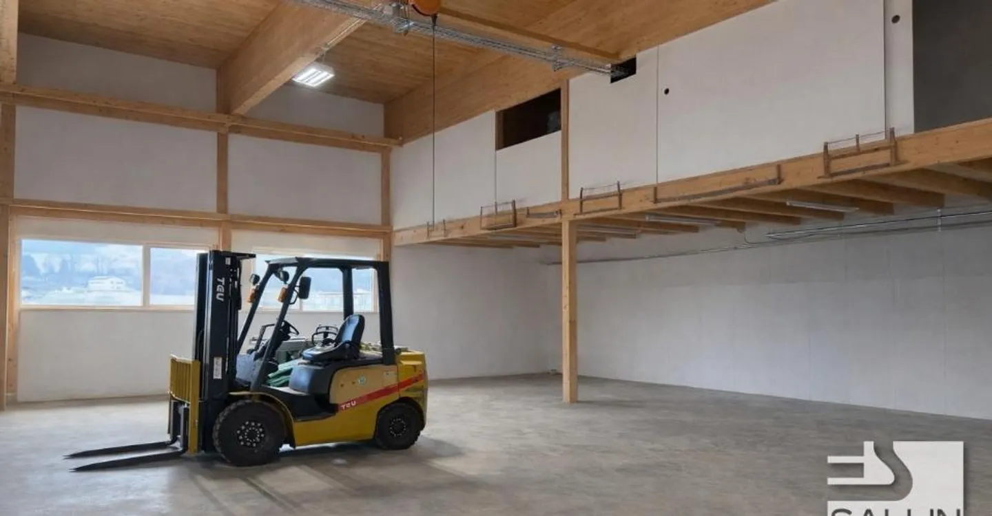 Industrial hall of approx. 445 m² with 5½ room apartment - Photo 9 of 11